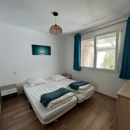 Maison Idealement Situee Pour Les *