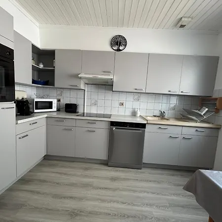 Maison Idealement Situee Pour Les *