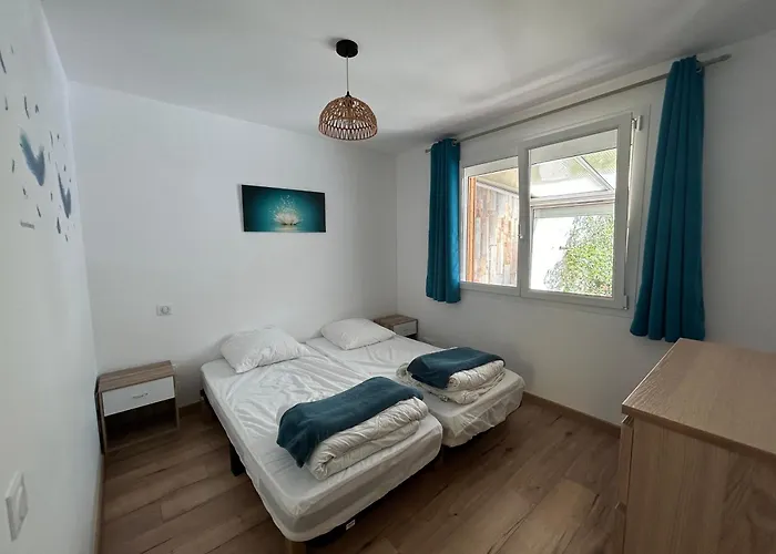 Maison Idealement Situee Pour Les *