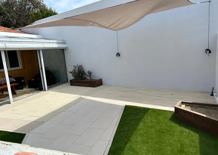 Maison Idealement Situee Pour Les *